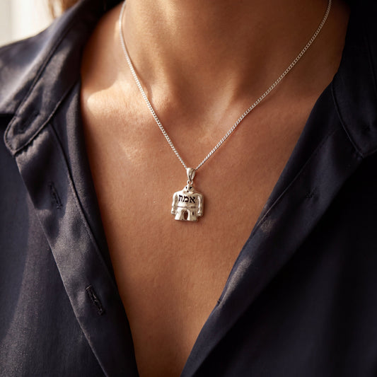Silver Necklace Golem - Figure